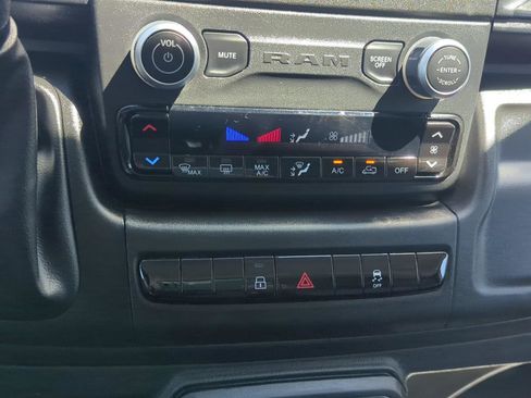 Used 2025 RAM ProMaster 2500 w/ Convenience Group FWD image 24