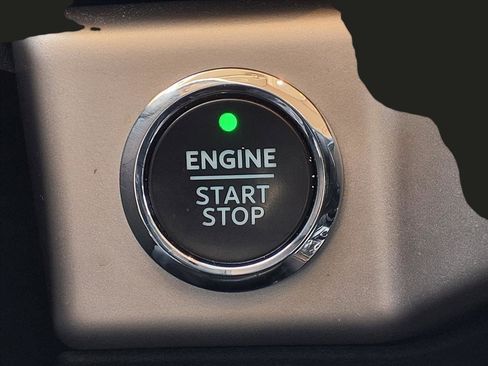 Used 2022 Ford Expedition XLT image 16