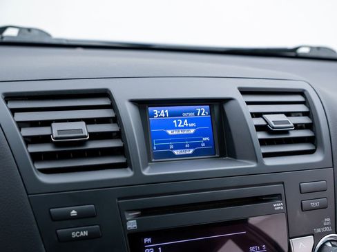 Used 2012 Toyota Highlander FWD w/ Tech Pkg image 22