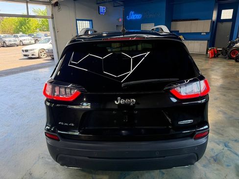 Used 2019 Jeep Cherokee Latitude Plus w/ Cold Weather Group AWD/4WD image 7