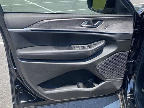 New 2025 Jeep Grand Cherokee Limited w/ Black Appearance Package image 12