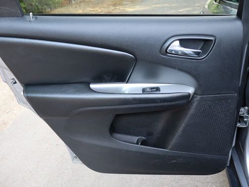 Used 2017 Dodge Journey SE w/ Flexible Seating Group image 27