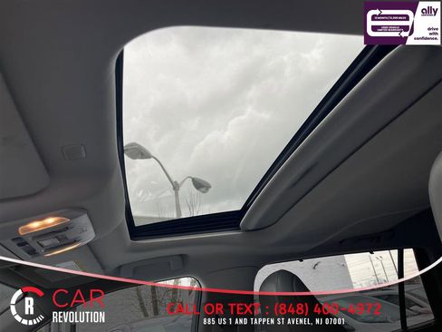 Used 2021 Toyota Highlander XLE FWD image 11