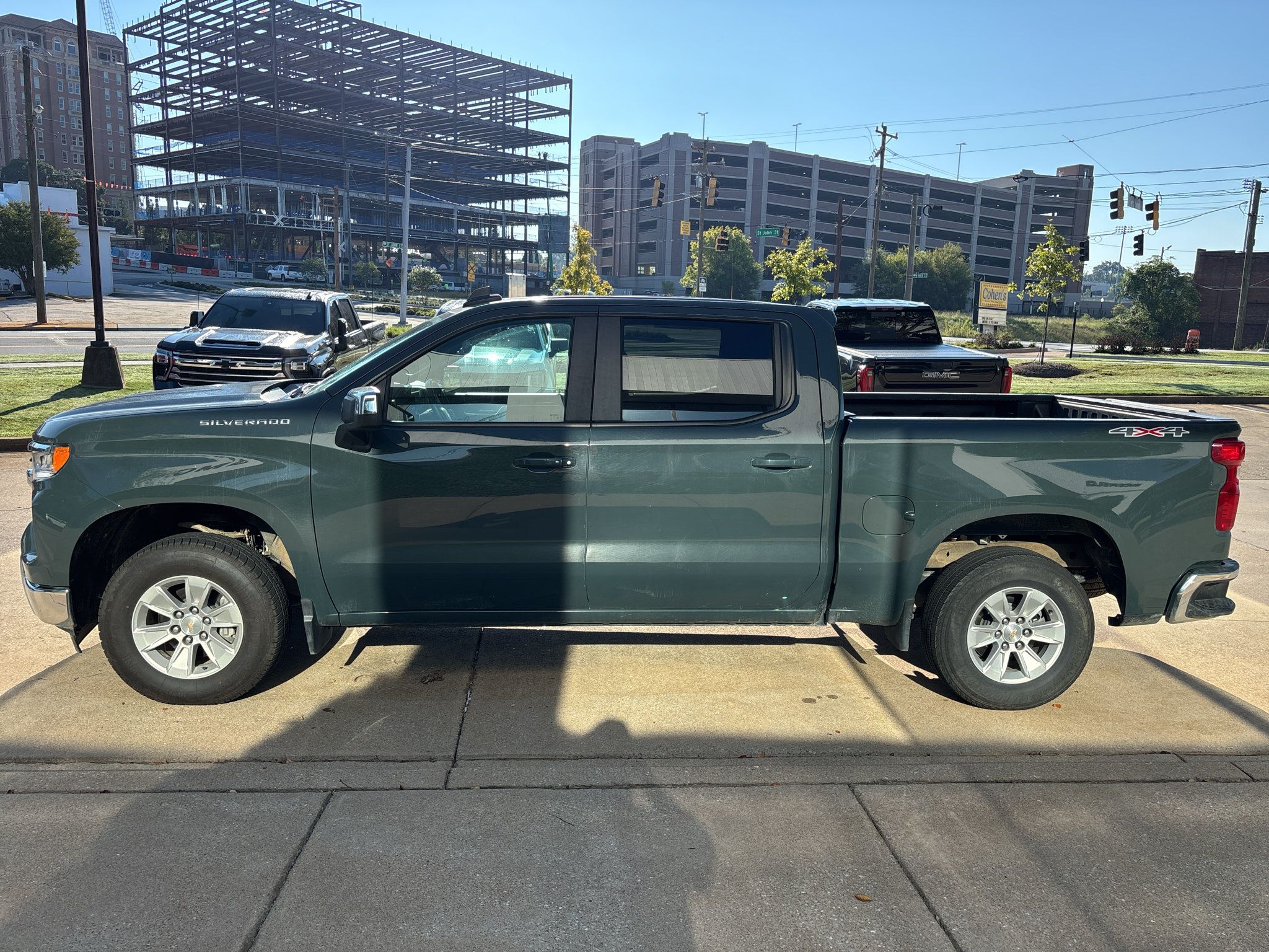 Used 2025 Chevrolet Silverado 1500 LT AWD/4WD image 5