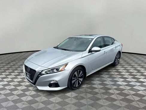 Used 2019 Nissan Altima 2.5 SV FWD image 2