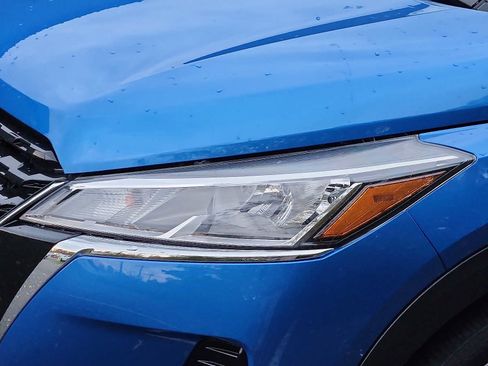 Certified 2025 Nissan Kicks Play S image 9