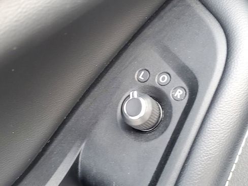 Used 2023 Jeep Grand Cherokee Laredo image 25