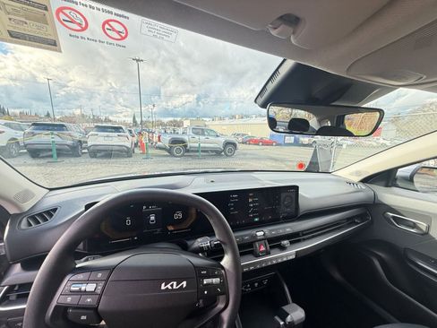 Used 2025 Kia K4 LXS image 33