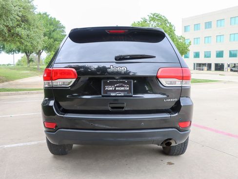 Used 2017 Jeep Grand Cherokee Laredo RWD image 6
