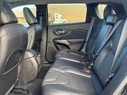 Used 2021 Jeep Cherokee Limited image 27