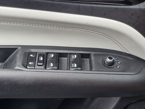 Certified 2025 Jeep Compass Limited w/ Sun & Sound Group AWD/4WD image 23