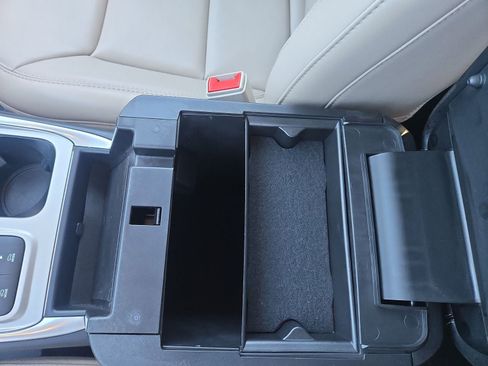 Certified 2022 Ford Explorer XLT w/ Equipment Group 202A image 27