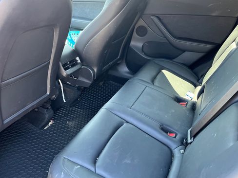 Used 2022 Tesla Model Y Long Range AWD/4WD image 8