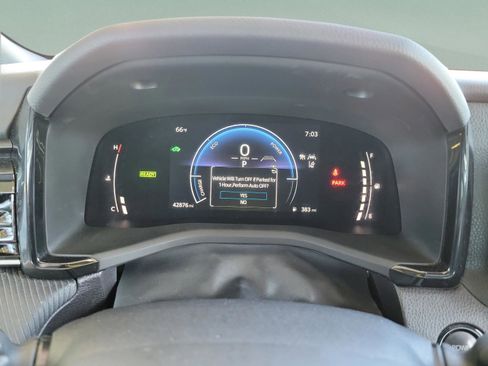 Used 2025 Toyota Camry SE image 9