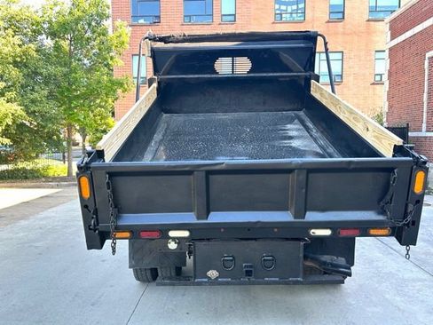 Used 2016 Ford F550 2WD Regular Cab Super Duty image 9