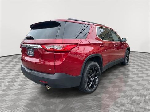 Used 2021 Chevrolet Traverse LT image 3
