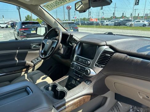 Used 2020 Chevrolet Tahoe LT w/ Luxury Package AWD/4WD image 32