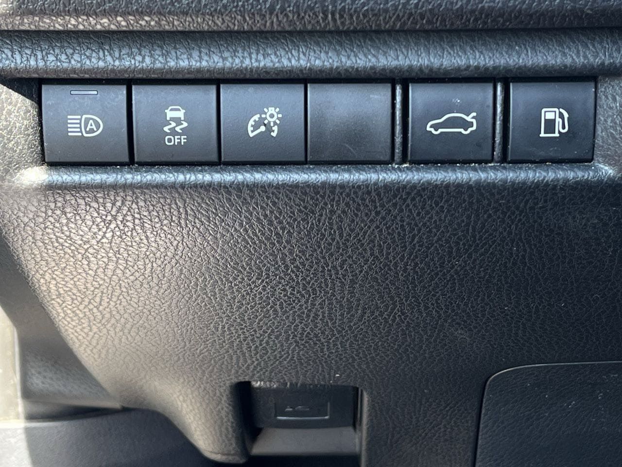 Used 2025 Toyota Camry SE FWD image 20