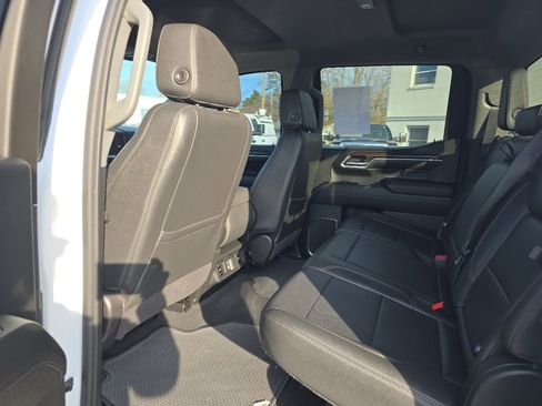 Used 2024 GMC Sierra 1500 SLT image 15