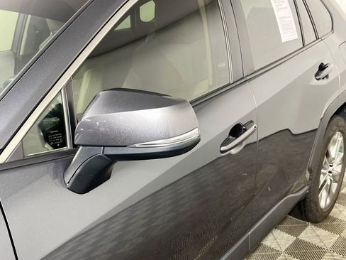 Used 2019 Toyota RAV4 XLE Premium FWD image 13