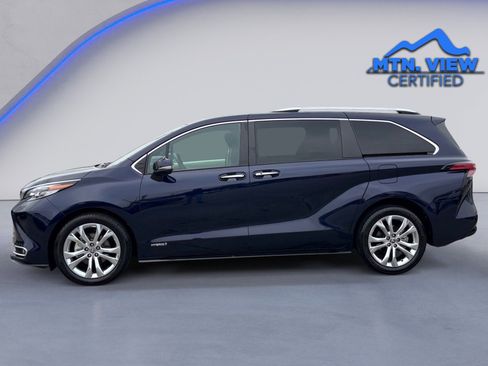 Used 2021 Toyota Sienna Platinum image 11