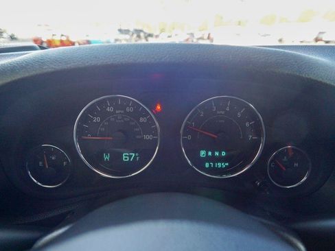 Used 2017 Jeep Wrangler Sport w/ Connectivity Group AWD/4WD image 16