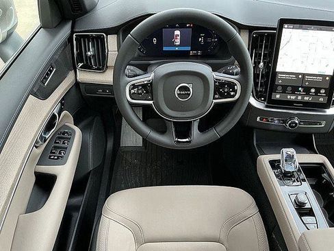 New 2026 Volvo XC90 T8 Plus w/ Protection Package Premier AWD/4WD image 5