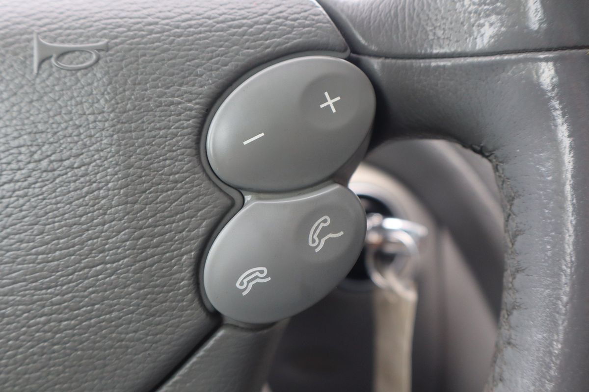Used 2004 Mercedes-Benz SL 500 image 15