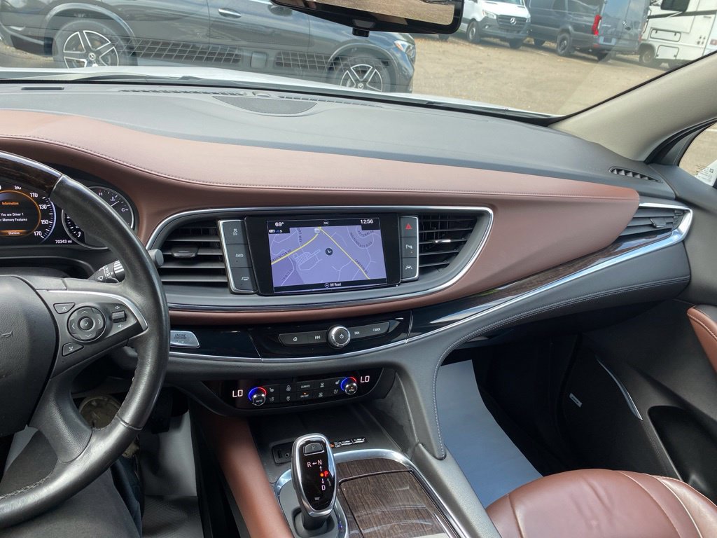 Used 2018 Buick Enclave Avenir w/ Avenir Technology Package AWD/4WD image 18
