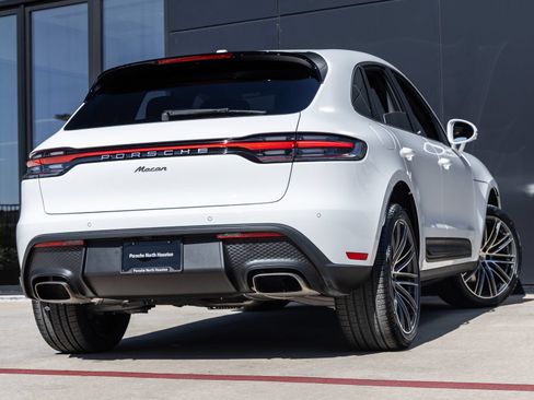 Certified 2026 Porsche Macan AWD/4WD image 11