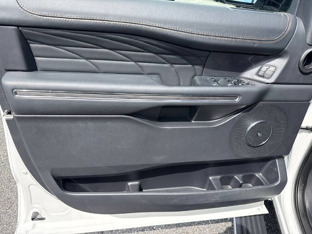Used 2023 Ford Expedition Platinum AWD/4WD image 10