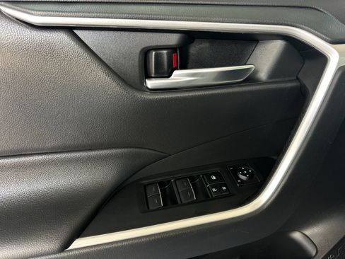 Used 2022 Toyota RAV4 XLE Premium FWD image 10