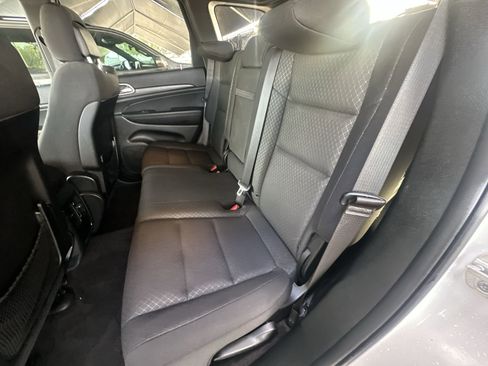 Used 2019 Jeep Grand Cherokee Laredo image 26