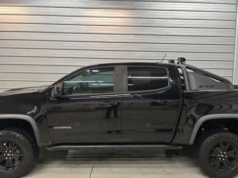 Used 2018 Chevrolet Colorado ZR2 w/ ZR2 Midnight Special Edition AWD/4WD image 9