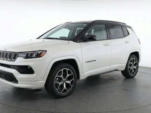 Used 2025 Jeep Compass Limited image 3