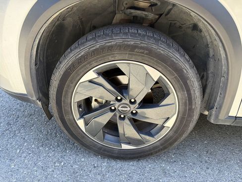 Used 2024 Nissan Rogue SV AWD/4WD image 10