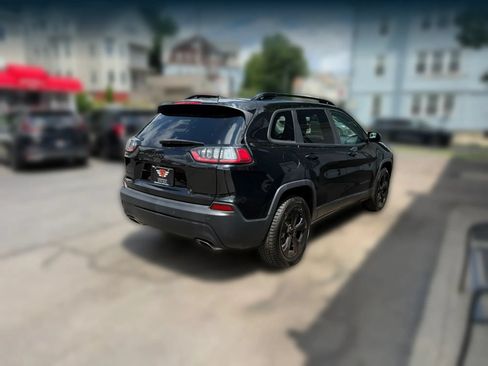 Used 2019 Jeep Cherokee Latitude Plus AWD/4WD image 6
