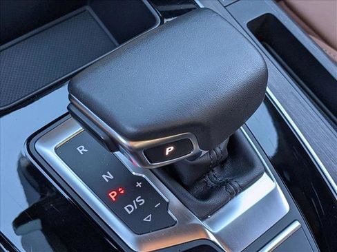 Certified 2025 Audi Q5 2.0T Premium Plus image 11