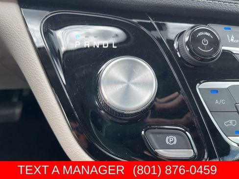 Used 2024 Chrysler Pacifica Limited FWD image 26