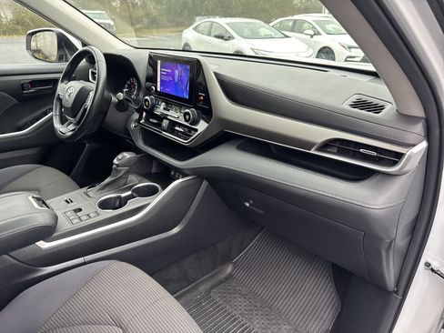 Used 2023 Toyota Highlander LE image 36