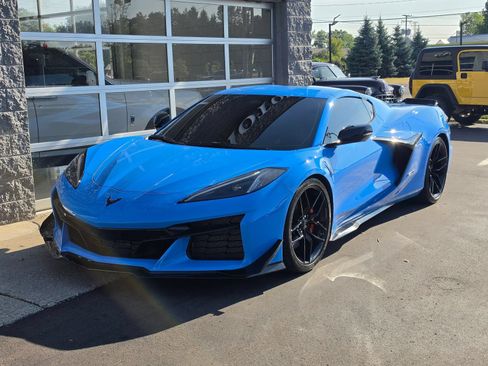 Used 2025 Chevrolet Corvette Z06 RWD image 1