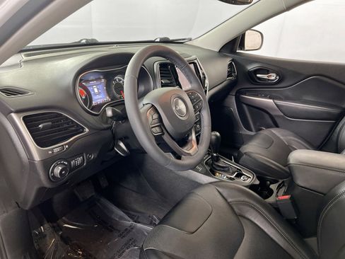 Used 2022 Jeep Cherokee Limited w/ Mopar Interior Package image 9