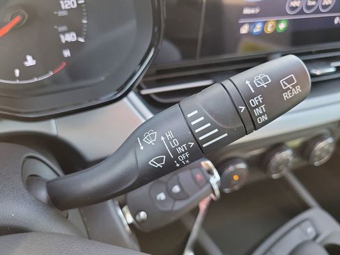 Used 2025 Chevrolet Trax LS image 26