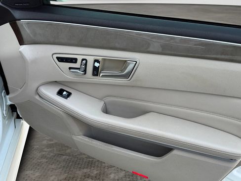 Used 2014 Mercedes-Benz E 350 Sedan image 19