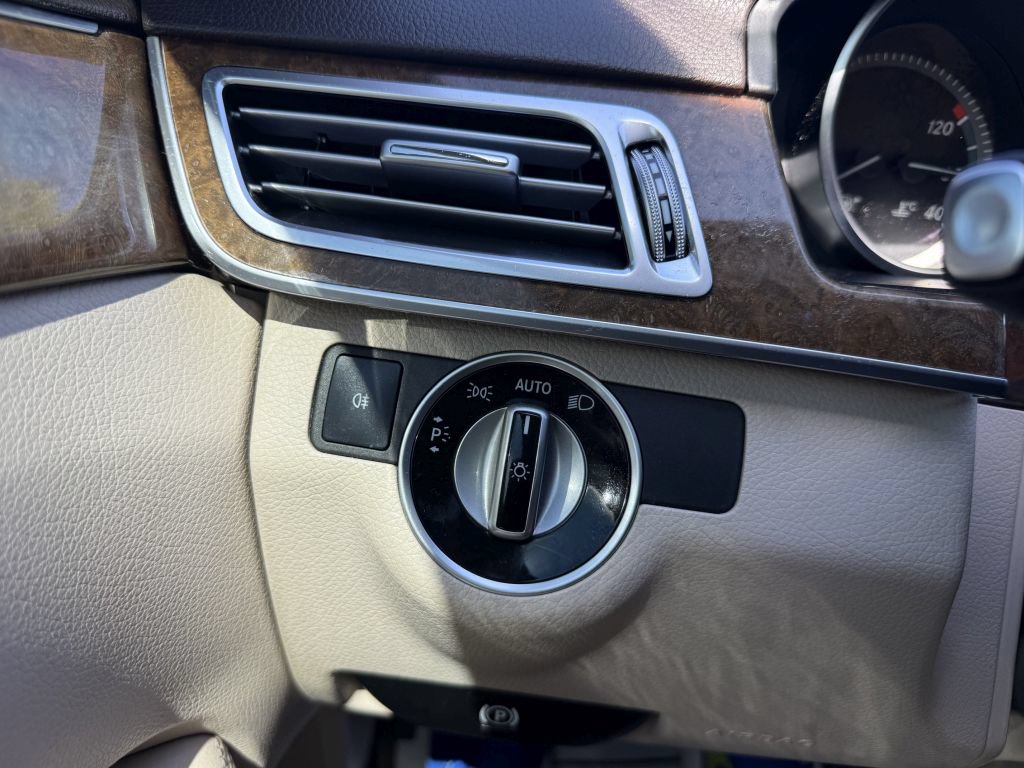 Used 2014 Mercedes-Benz E 350 Sedan image 33
