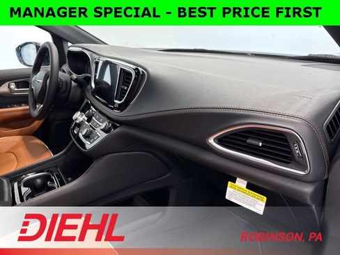 New 2026 Chrysler Pacifica Pinnacle image 21