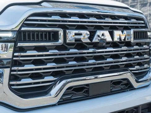 Used 2025 RAM 2500 Limited AWD/4WD image 16