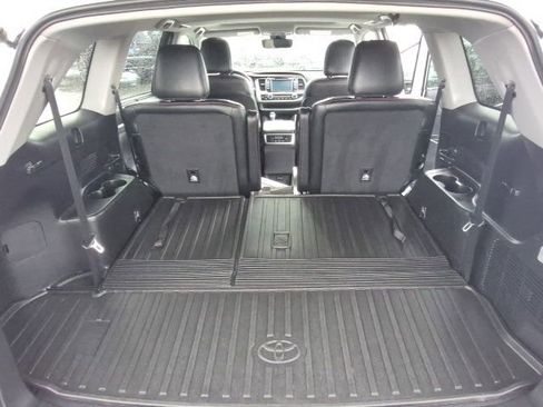 Used 2019 Toyota Highlander SE image 21
