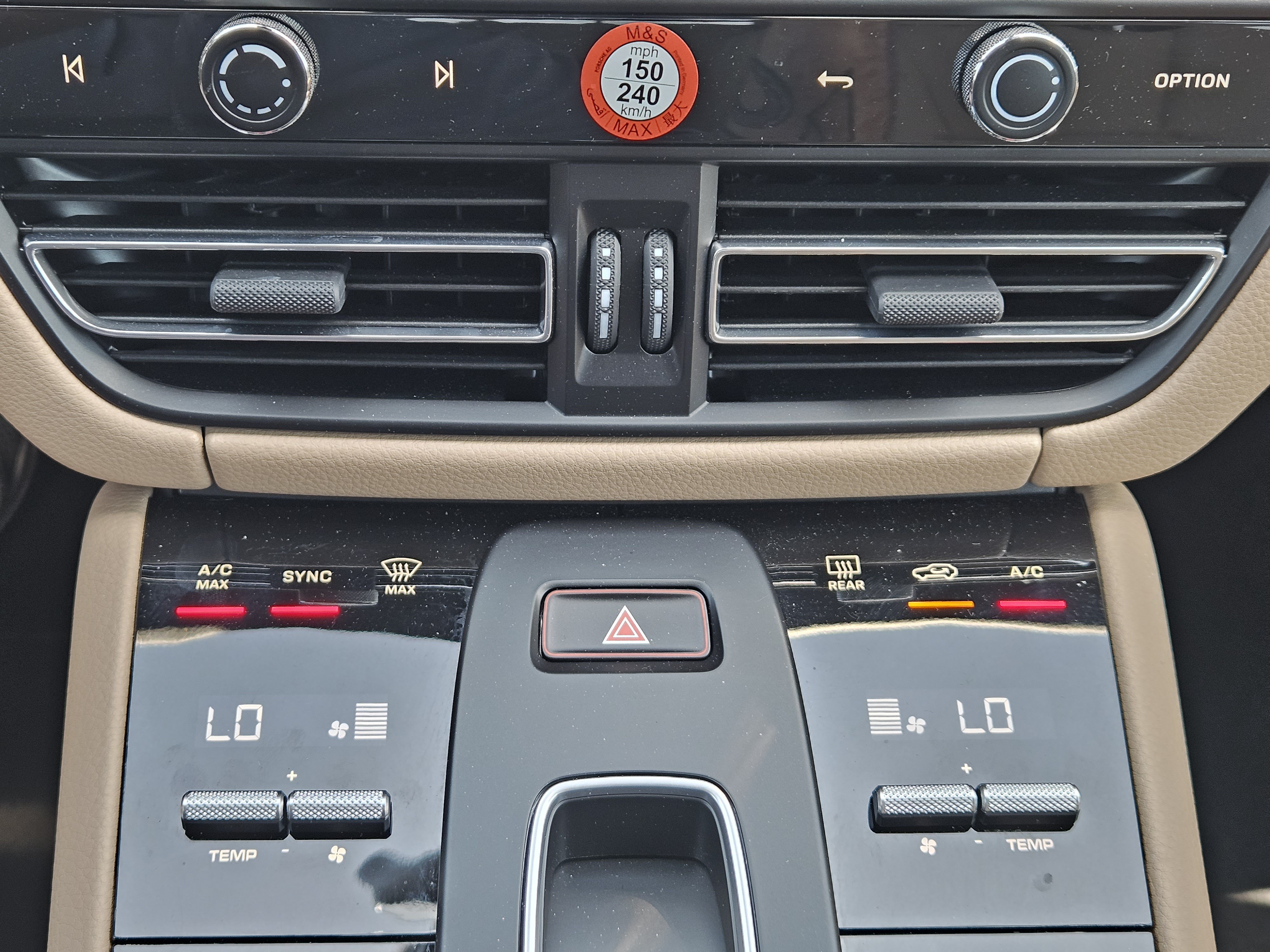 Certified 2026 Porsche Macan AWD/4WD image 19