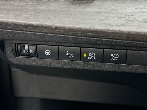 Used 2023 Nissan Ariya AWD image 17